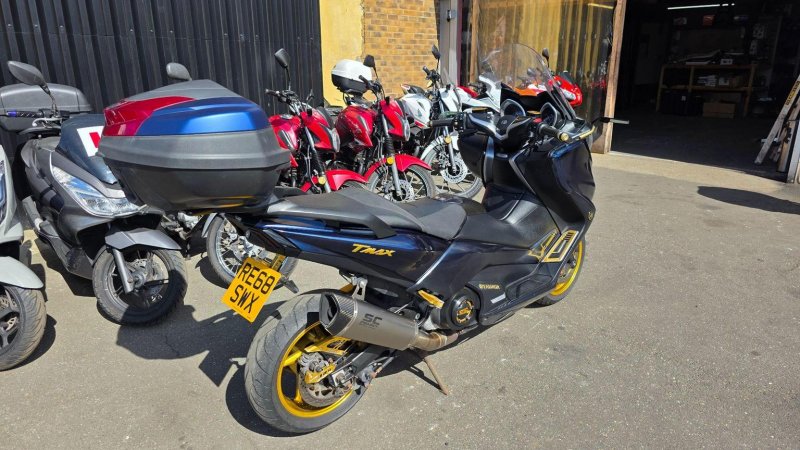 YAMAHA Tmax