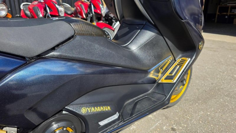 YAMAHA Tmax