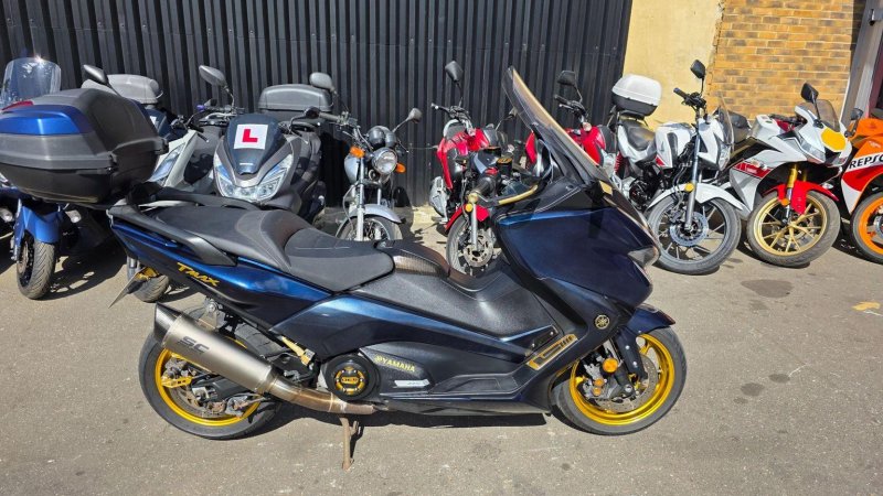 YAMAHA Tmax