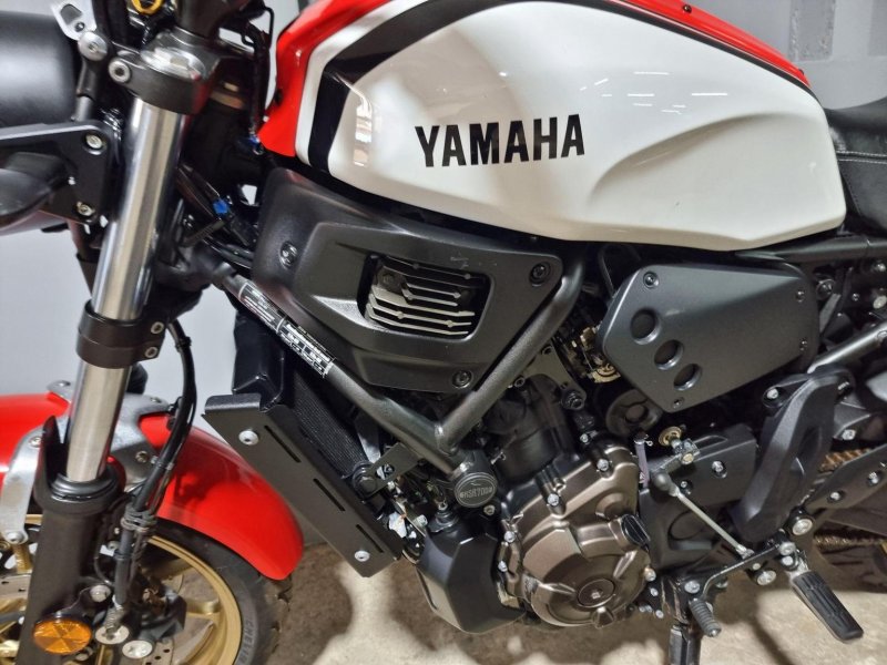 YAMAHA XSR700