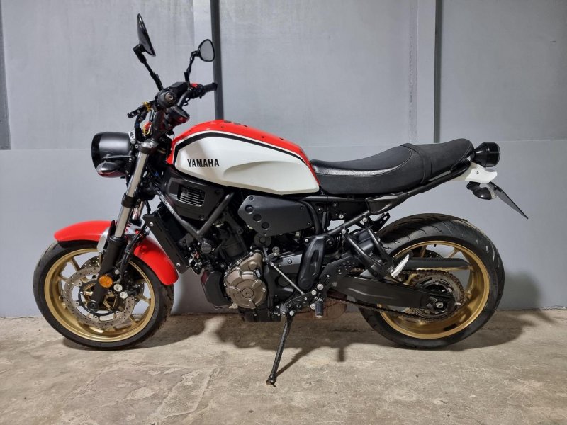 YAMAHA XSR700
