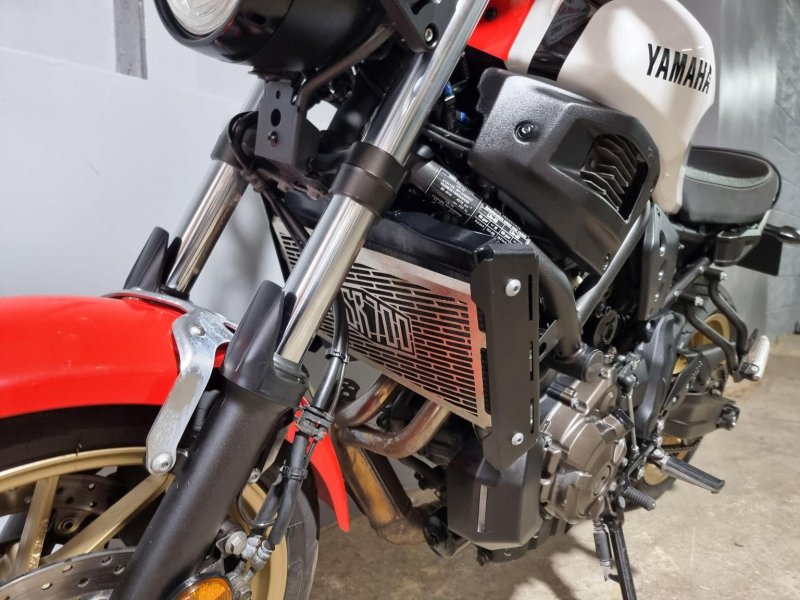 YAMAHA XSR700
