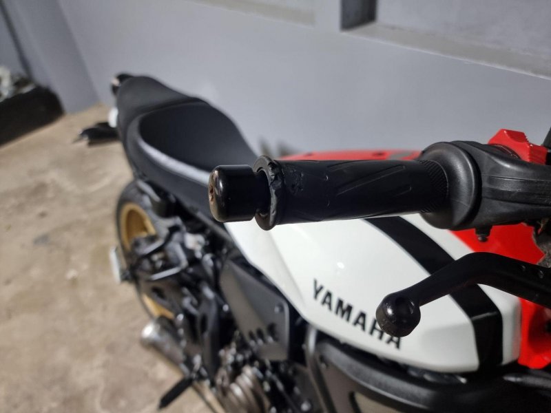 YAMAHA XSR700