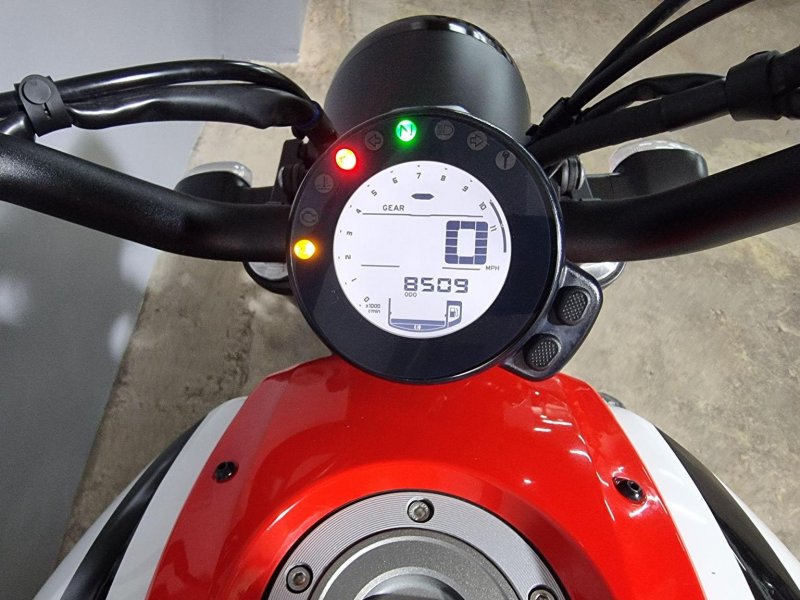 YAMAHA XSR700