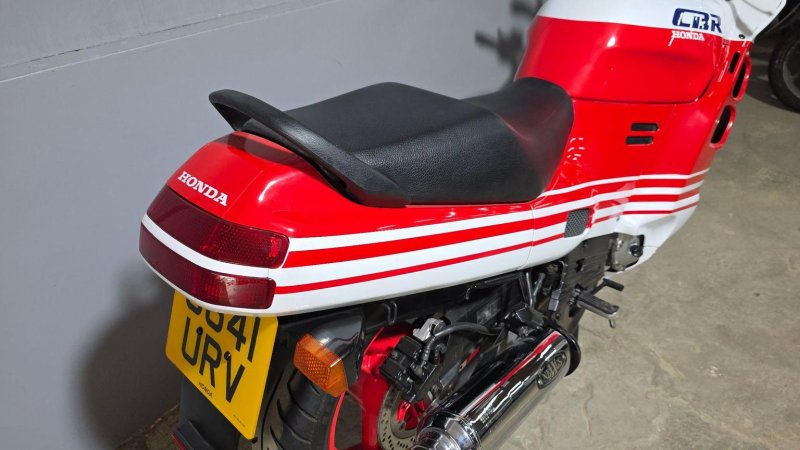 HONDA CBR1000F