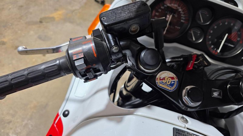 HONDA CBR1000F