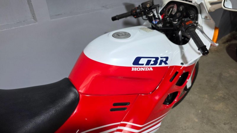 HONDA CBR1000F