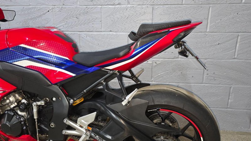 HONDA CBR1000RR-R FIREBLADE