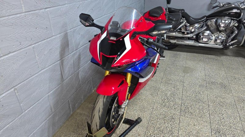 HONDA CBR1000RR-R FIREBLADE