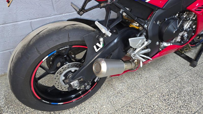 HONDA CBR1000RR-R FIREBLADE
