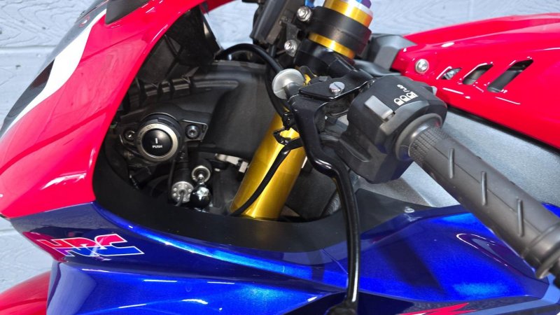 HONDA CBR1000RR-R FIREBLADE
