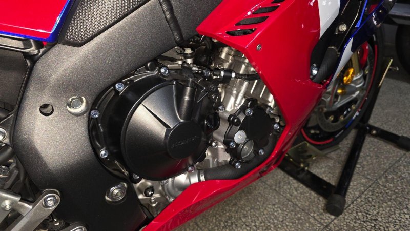 HONDA CBR1000RR-R FIREBLADE