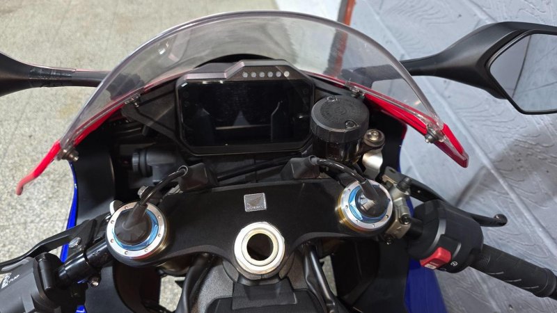 HONDA CBR1000RR-R FIREBLADE