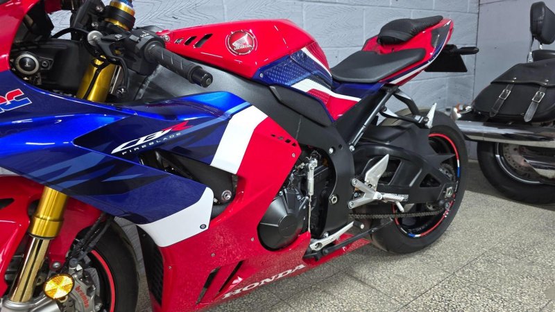 HONDA CBR1000RR-R FIREBLADE