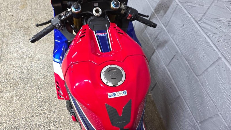 HONDA CBR1000RR-R FIREBLADE
