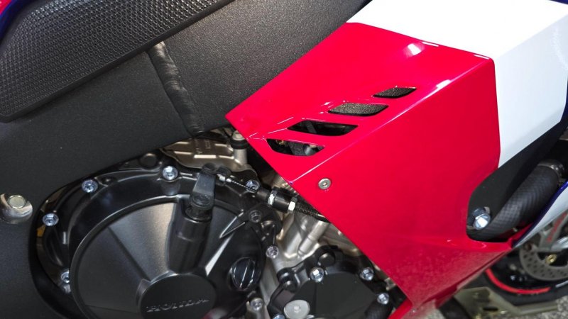 HONDA CBR1000RR-R FIREBLADE