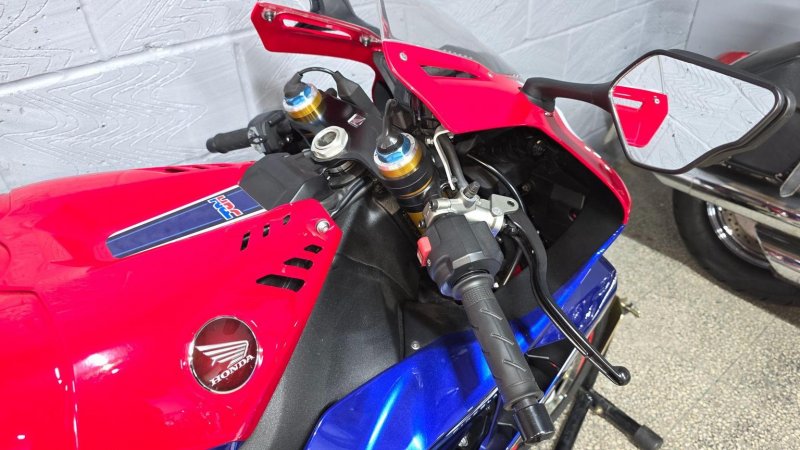 HONDA CBR1000RR-R FIREBLADE