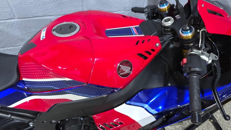 HONDA CBR1000RR-R FIREBLADE