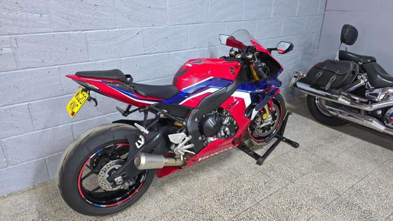 HONDA CBR1000RR-R FIREBLADE