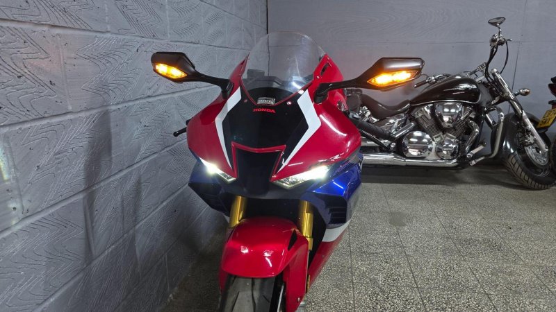 HONDA CBR1000RR-R FIREBLADE