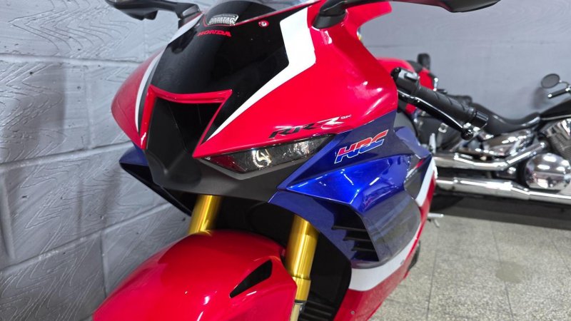 HONDA CBR1000RR-R FIREBLADE