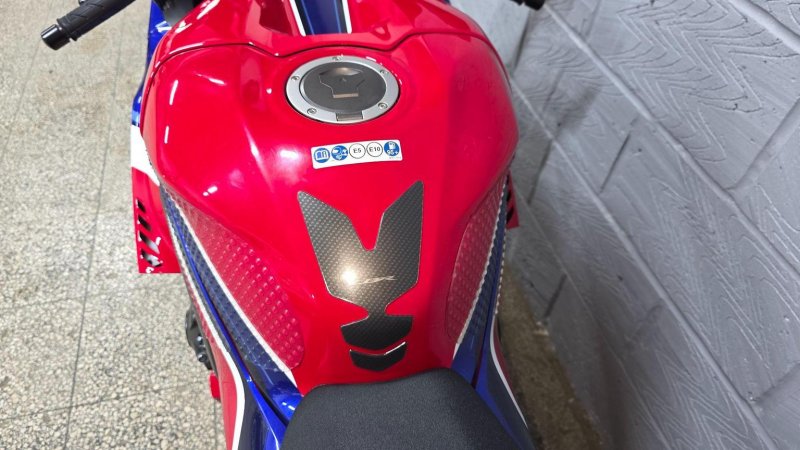 HONDA CBR1000RR-R FIREBLADE