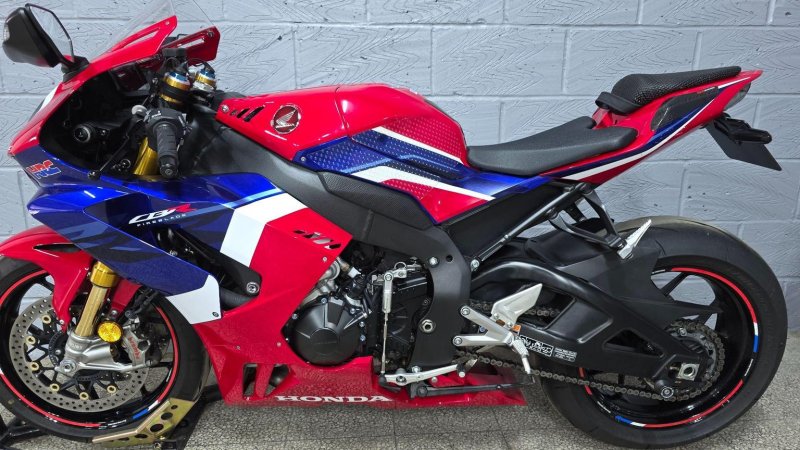 HONDA CBR1000RR-R FIREBLADE