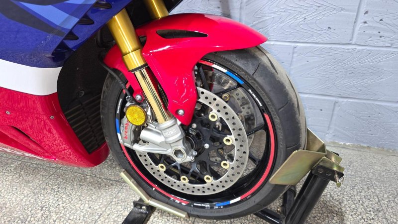 HONDA CBR1000RR-R FIREBLADE