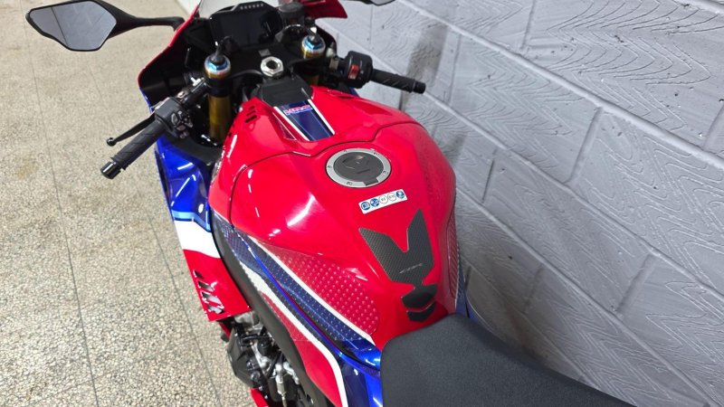 HONDA CBR1000RR-R FIREBLADE