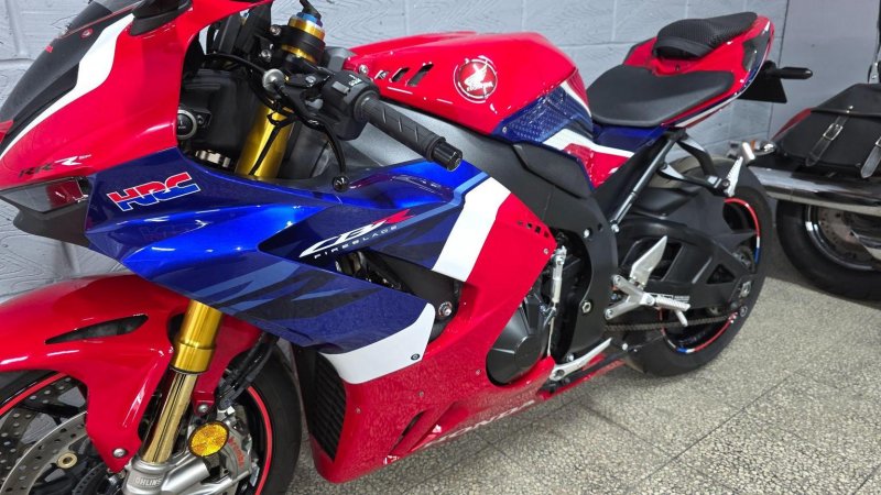 HONDA CBR1000RR-R FIREBLADE