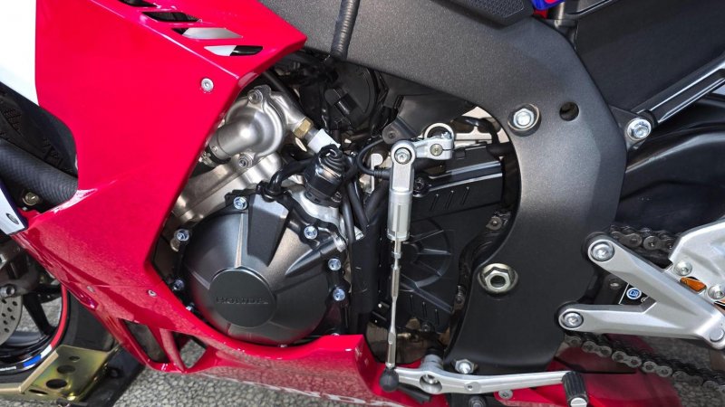 HONDA CBR1000RR-R FIREBLADE