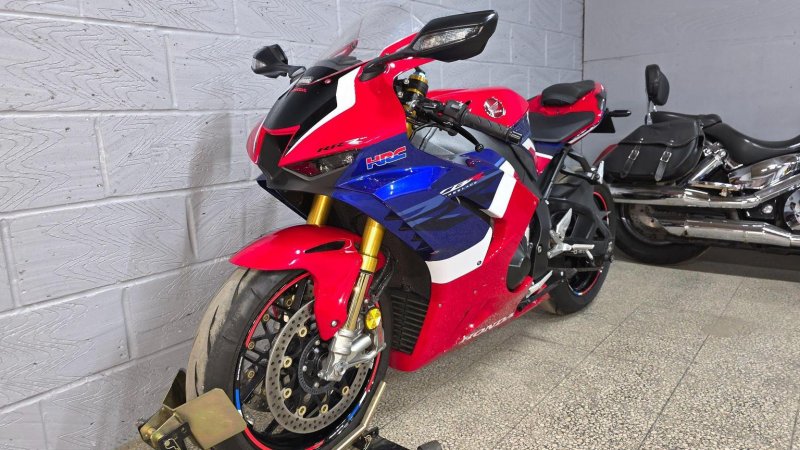 HONDA CBR1000RR-R FIREBLADE