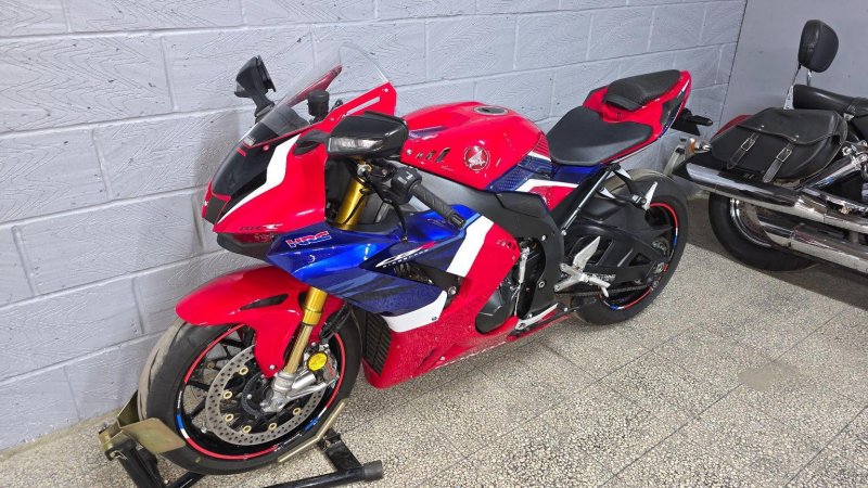 HONDA CBR1000RR-R FIREBLADE