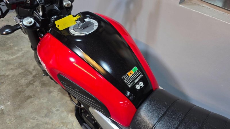YAMAHA 