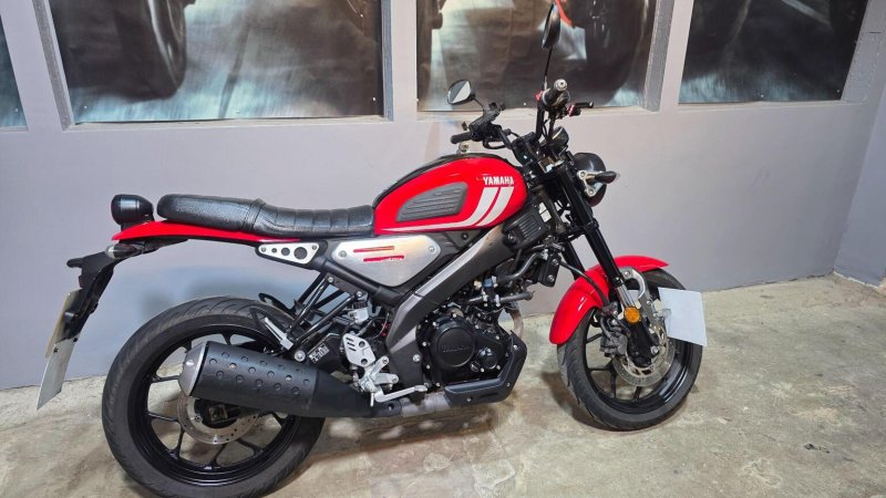YAMAHA 