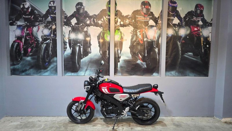 YAMAHA 