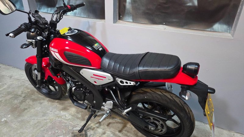 YAMAHA 